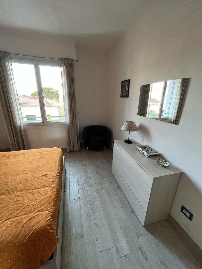 Grand F2 60Mq Centre Antibes, Proche Plages, Commerces, 2 Balcons, Parking, Train, Bus, Deco Vintage, Pet Friendly, Ideal Famille Ou 1-2 Couples Екстер'єр фото